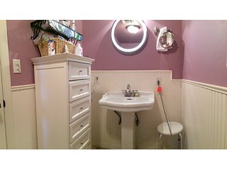 Master Bath - LAND & MINERAL ACRES OKLAHOMA AUCTION, 588+/- Land & Producing Mineral Acres offered in 24 Tracts in Okmulgee County